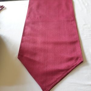 Dainty Home Inc Table runner